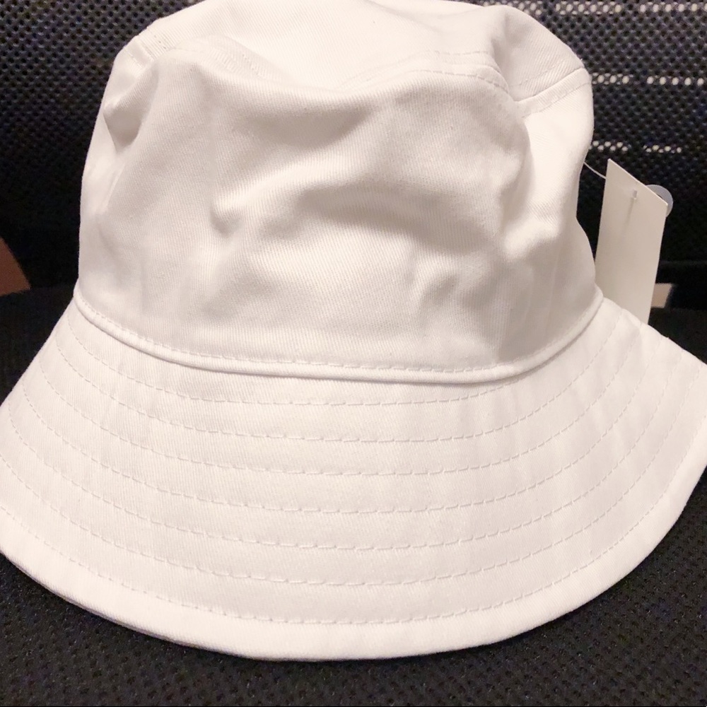 white bucket hat - Picture 2 of 3